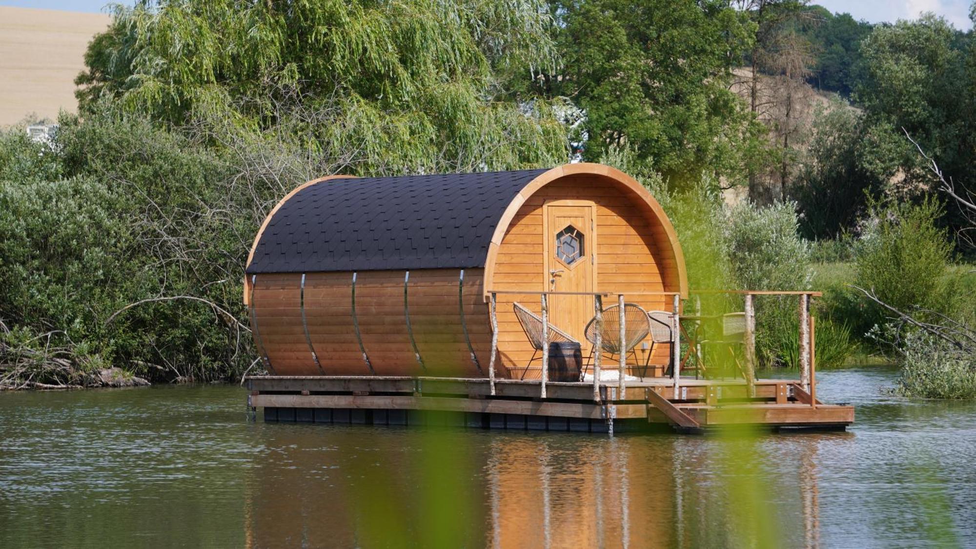 Les Cabanes Flottantes Givrauval Exterior photo